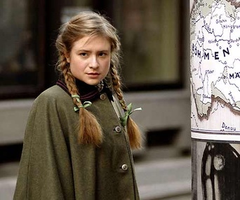 Scène du film Moi qui ai servi le roi d'Angleterre