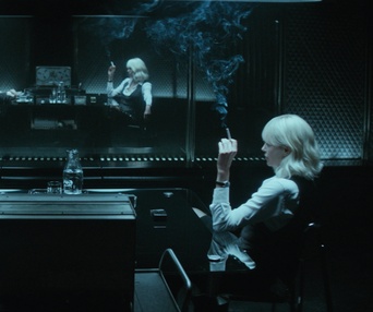 Une scène du film Blonde atomique