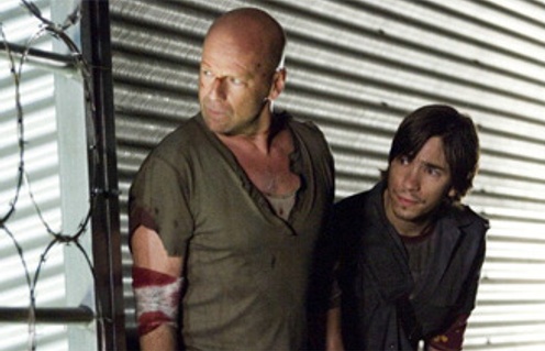 Bruce Willis et Justin Long dans Die Hard 5