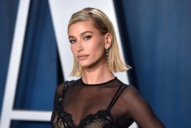 Sur le tapis rouge du party Vanity Fair des Oscars 2020