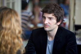 Une scène du film L'amour dure trois ans