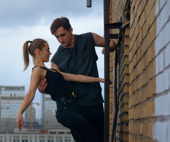 Une scène du film Skywalkers: A Love Story
