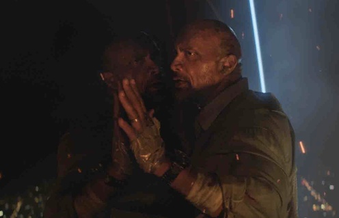 Une scène du film Skyscraper