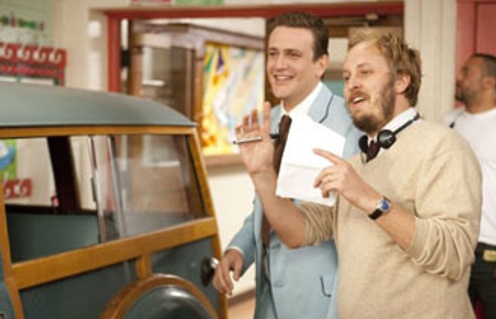 James Bobin (à droite) et Jason Segel sur le plateau de The Muppets