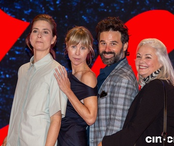 Sur le tapis rouge du film Il pleuvait des oiseaux