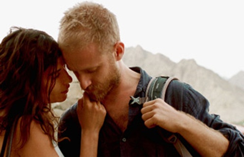 Ben Foster et Lubna Azabal dans le film Here