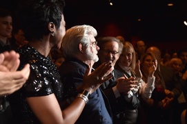 Sur le tapis rouge de Star Wars: The Force Awakens Sur le tapis rouge de Star Wars: The Force Awakens