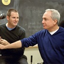 Mark Waters (gauche) et le producteur Lorne Michaels sur le plateau de Mean Girls