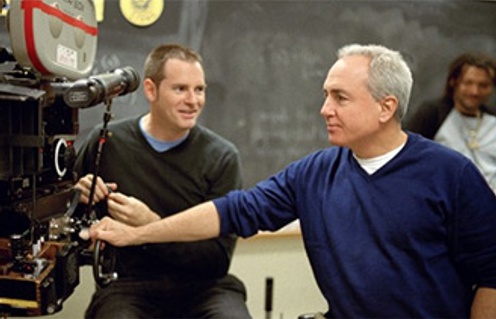 Mark Waters (gauche) et le producteur Lorne Michaels sur le plateau de Mean Girls
