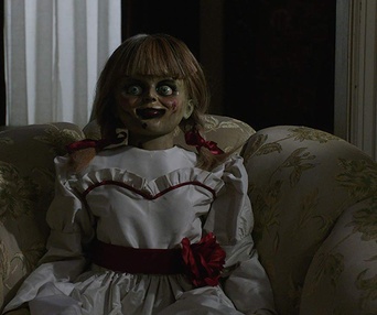 Une scène du film Annabelle Comes Home