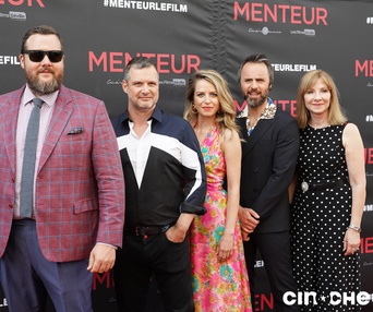 Sur le tapis rouge du film Menteur