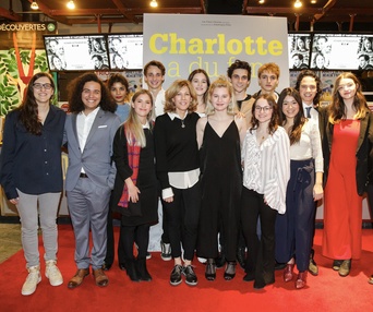 Sur le tapis rouge du film Charlotte a du fun