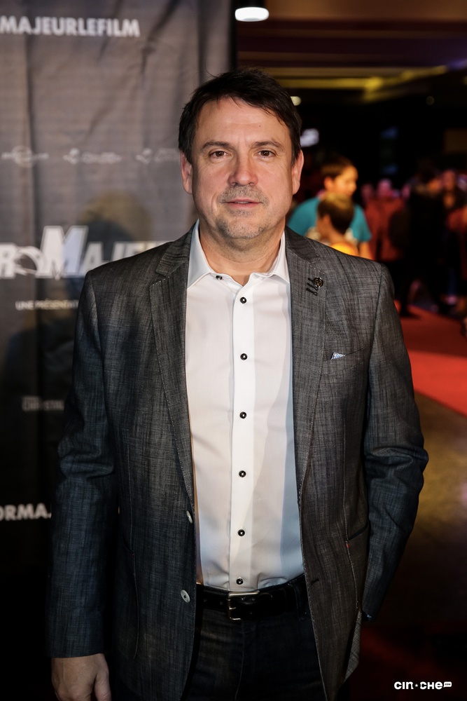 Sur le tapis rouge du film Junior majeur