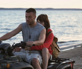 Une scène du film Un parallèle plus tard