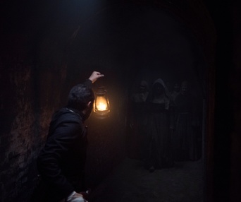 Une scène du film The Nun