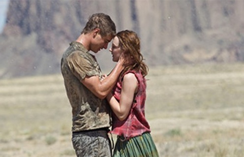 Saoirse Ronan et Max Irons dans The Host