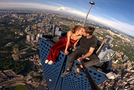 Une scène du film Skywalkers: A Love Story Une scène du film Skywalkers: A Love Story