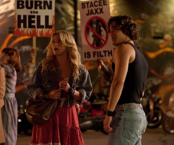 Une scène du film Rock of Ages