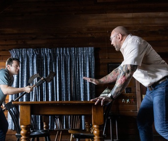 Une scène du film Knock at the Cabin