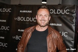 Sur le tapis rouge du film La Bolduc