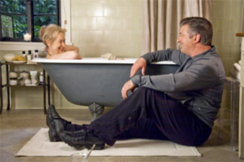 Alec Baldwin et Meryl Streep dans la comédie C'est compliqué