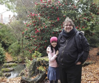 Sur le plateau du film Don't Be Afraid of the Dark