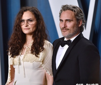 Sur le tapis rouge du party Vanity Fair des Oscars 2020