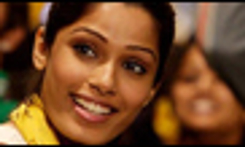 Jennifer Aniston et Freida Pinto pourraient être les prochaines « Bond Girls »