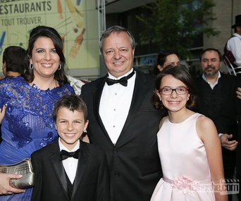 Sur le tapis rouge de Louis Cyr : L'homme le plus fort du monde