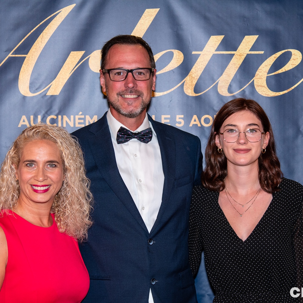 Sur le tapis rouge du film Arlette