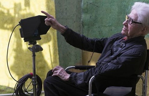 Alain Resnais sur le plateau de Aimer, boire et chanter
