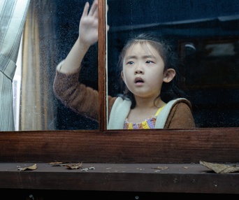 Une scène du film Knock at the Cabin