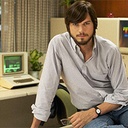 Ashton Kutcher incarne Steve Jobs dans jOBS