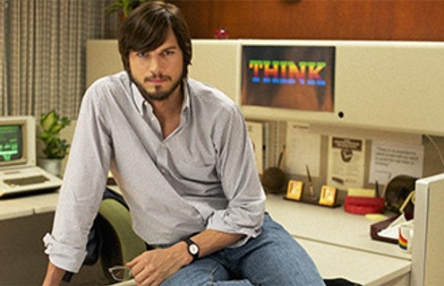 Ashton Kutcher incarne Steve Jobs dans jOBS