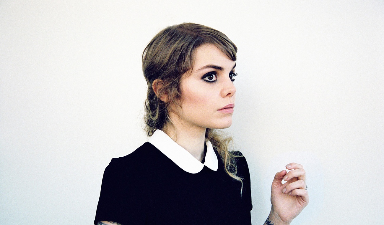 Coeur de pirate renouvelle ses voeux de mariage avec Alex Peyrat