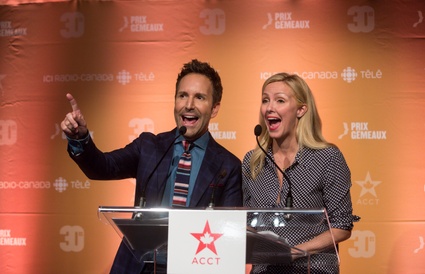 Véronique Cloutier et Éric Salvail se taquinent en tournage pour les Gémeaux