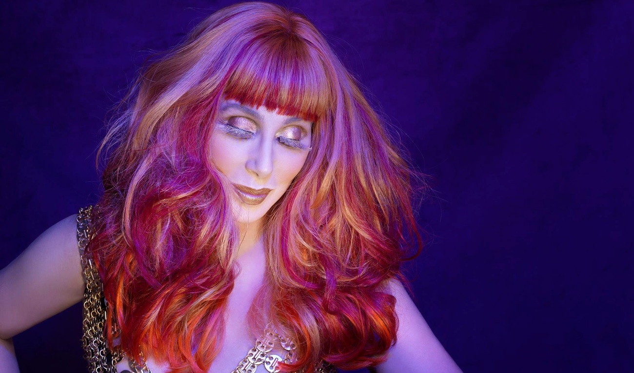 Cher utilise un emoji de bombe pour parler du drame en Turquie et fâche la toile