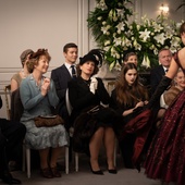 Une scène du film <em>Mrs. Harris Goes to Paris</em>