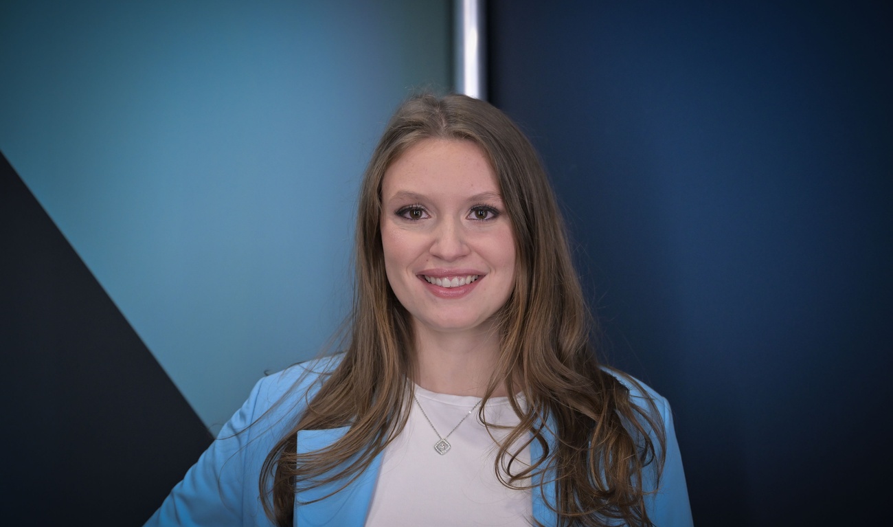 <em style="color: rgb(71, 85, 105);">Dans l'oeil du dragon</em>