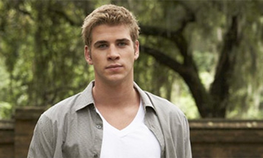 Liam Hemsworth en négociations pour The Raven