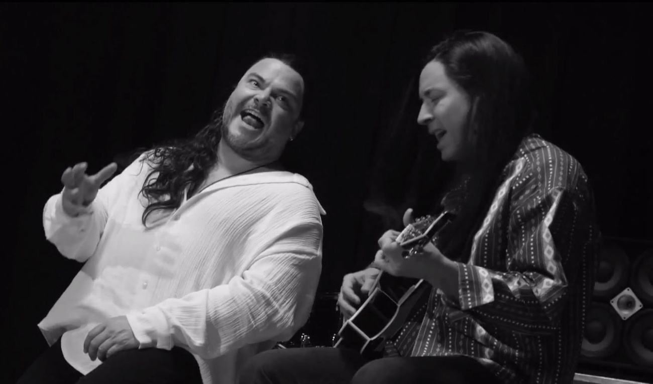 Jack Black et Jimmy Fallon recréent le vidéoclip de More than Words