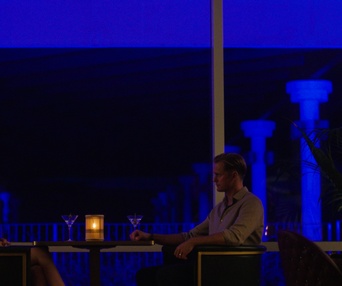 Une scène du film Infinity Pool