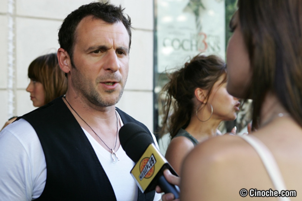 Patrick Huard sur le tapis rouge des 3 p'tits cochons