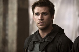 Liam Hemsworth dans le film The Hunger Games: Mockingjay - Part 1 Liam Hemsworth dans le film The Hunger Games: Mockingjay - Part 1