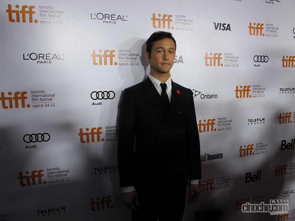 TIFF 2012 - Sur le tapis rouge de Looper