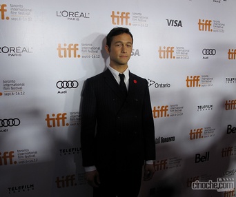 TIFF 2012 - Sur le tapis rouge de Looper