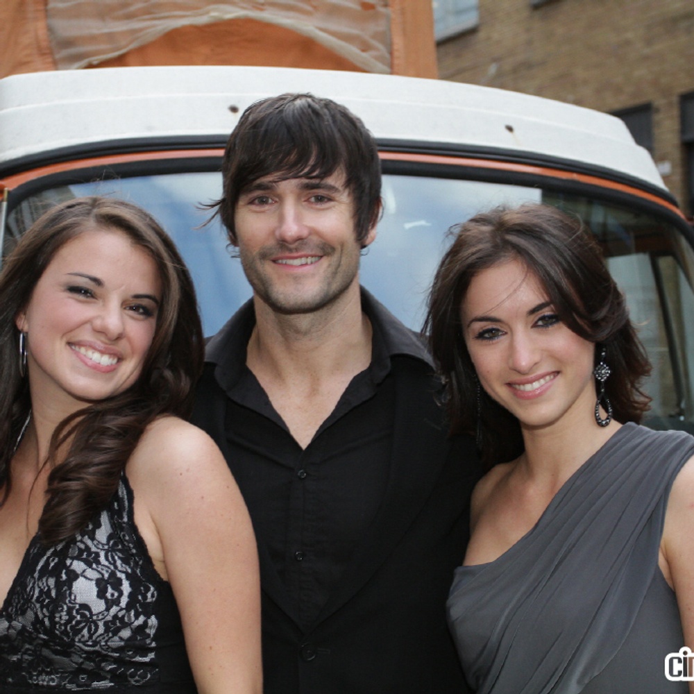 Sur le tapis rouge de 2 Frogs dans l'ouest