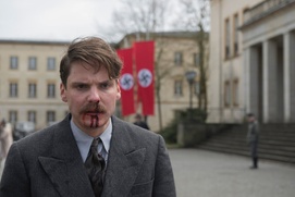 Une scène du film Alone in Berlin
