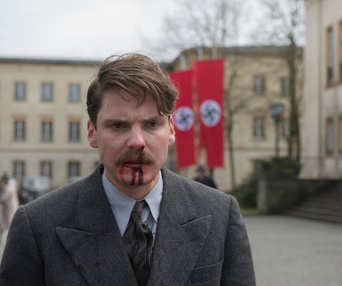 Une scène du film Alone in Berlin