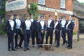 Une scène du film The Riot Club